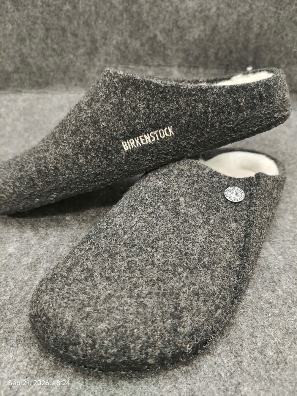 NWOB Birkenstock Zermatt
Shearling Lined Slipper, Black, Size
45 EU 12 US Gray - Picture 3 of 6